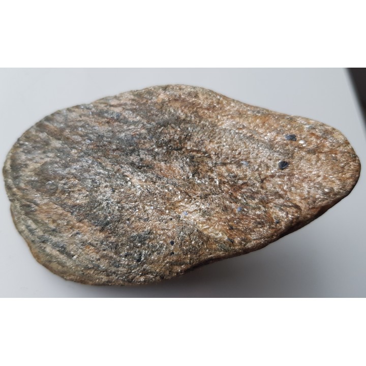 Minerał szeregu ilmenit-pirofanit z Czerniawy Zdr.