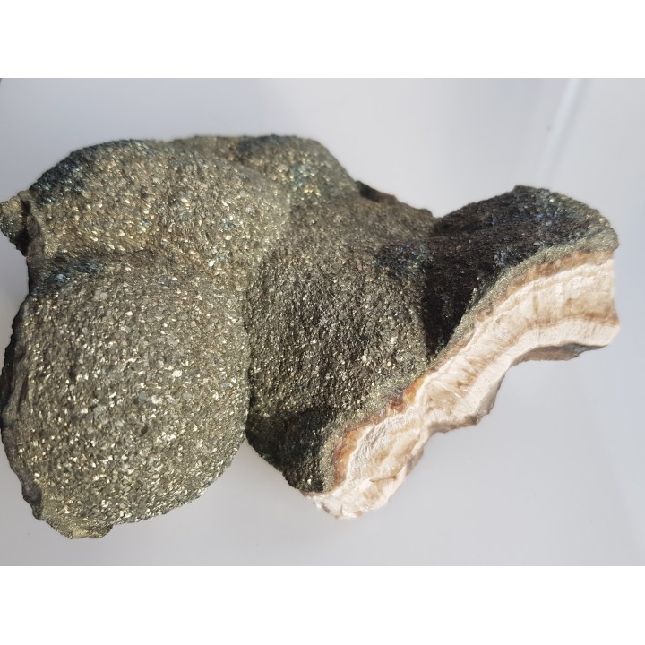 Okaz barytu pokrytego markasytem z LGOM