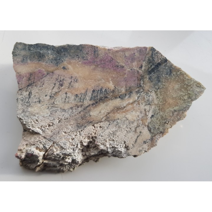 Fioletowo-zielony rodingit z Nasławic