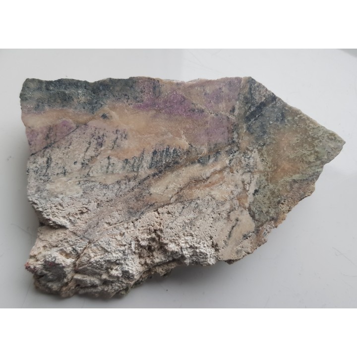 Fioletowo-zielony rodingit z Nasławic