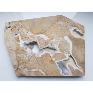 Ozdobny dolomit z kawerną ze Sławniowic