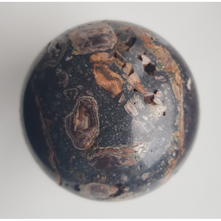 Piękna kula z rudy wstęgowej z Kosowa