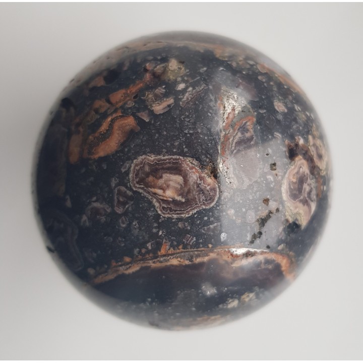 Piękna kula z rudy wstęgowej z Kosowa