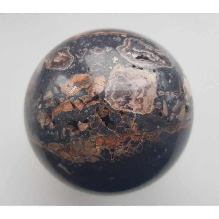 Piękna kula z rudy wstęgowej z Kosowa