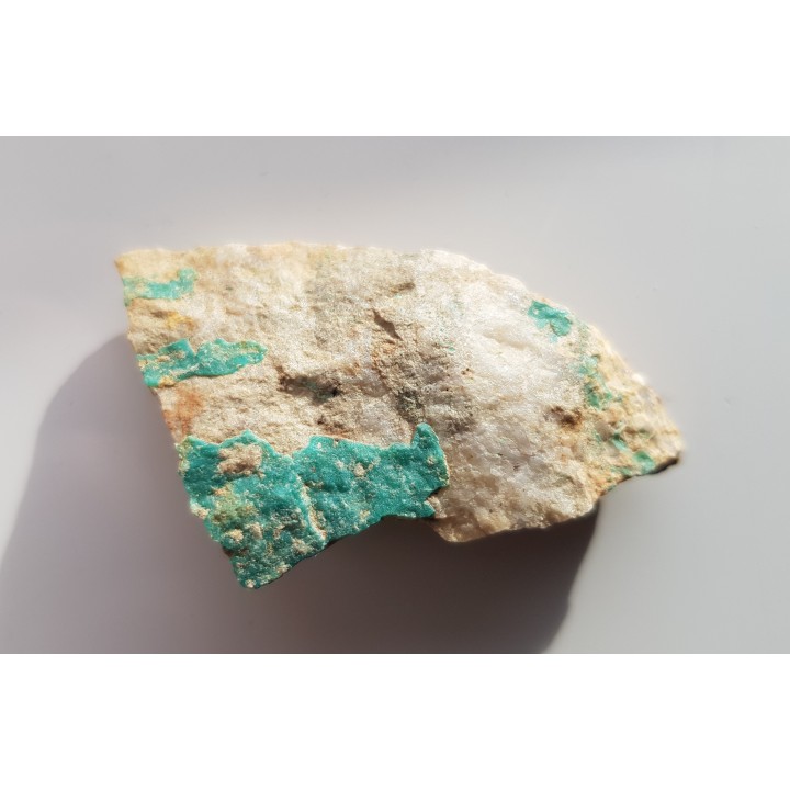 Turkus w żyle kwarcowej z granitów z Sadów k. Sobótki