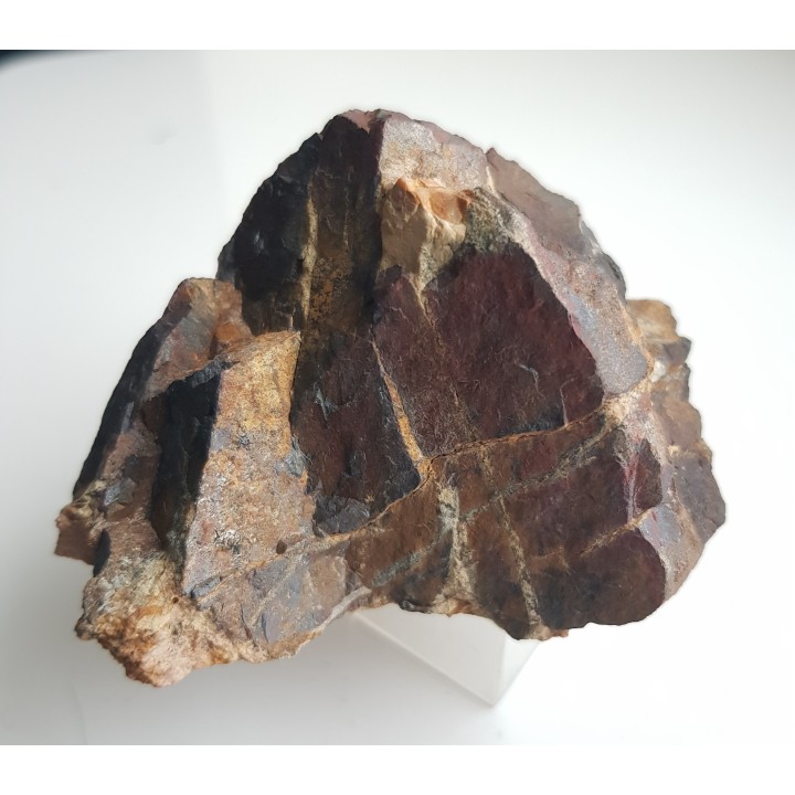 Masywny, blokowy martyt z pegmatytów karkonoskich