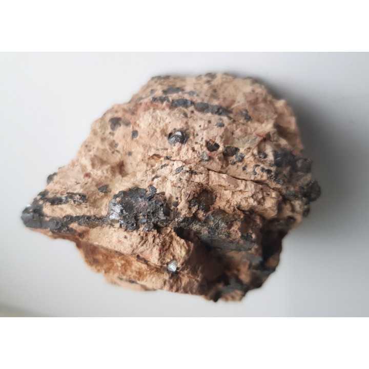 Ilmenit w pegmatycie ze Szklarskiej Poręby (Skalna Brama)