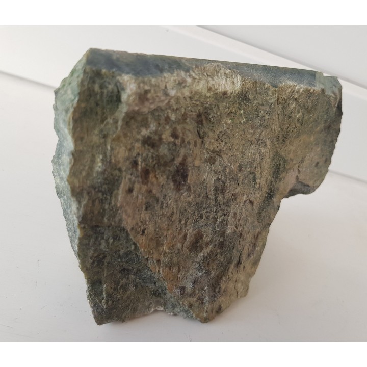 Masywny, polerowany nefryt z Jordanowa Śląskiego