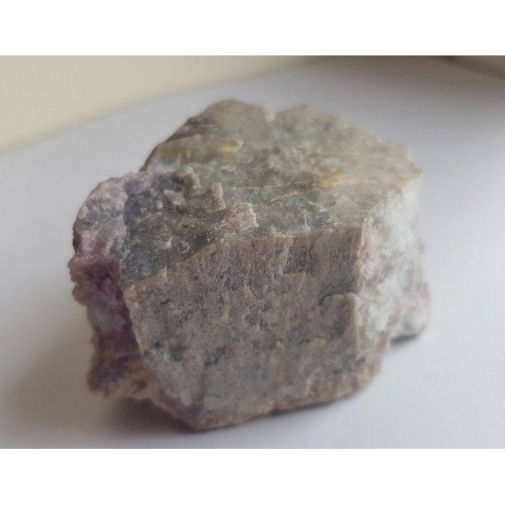 Kryształ spodumenu - rzadkiego piroksenu litowego z Piławy Grn.