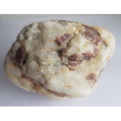 Andaluzyt w kwarcu