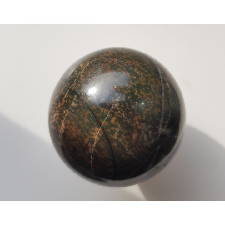 Kula z wyjątkowej skały - adinolu z okolic Wałbrzycha