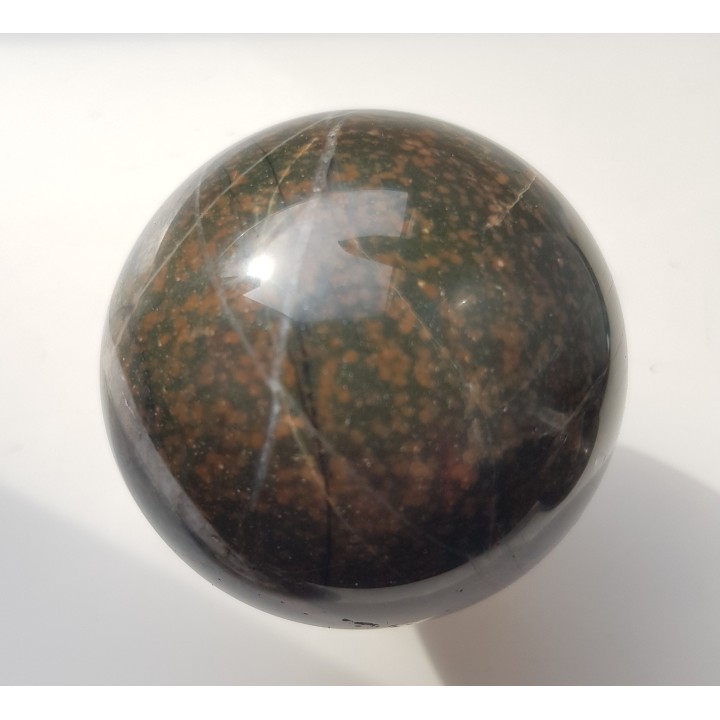 Kula z wyjątkowej skały - adinolu z okolic Wałbrzycha