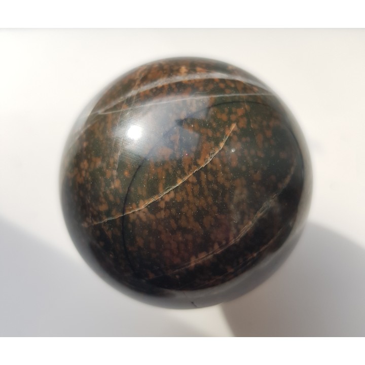 Kula z wyjątkowej skały - adinolu z okolic Wałbrzycha