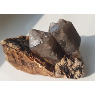 Kwarce dymne na skaleniu z Cieplic k. Jeleniej Góry