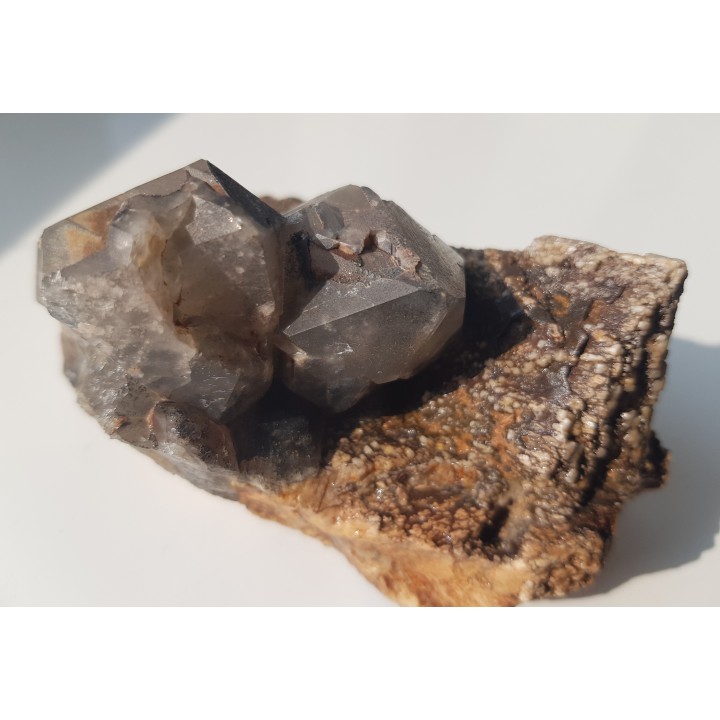 Kwarce dymne na skaleniu z Cieplic k. Jeleniej Góry