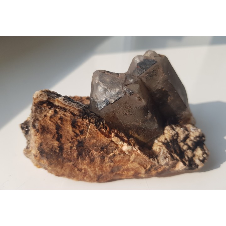 Kwarce dymne na skaleniu z Cieplic k. Jeleniej Góry