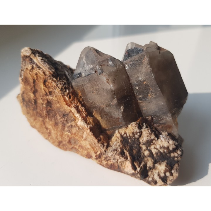 Kwarce dymne na skaleniu z Cieplic k. Jeleniej Góry