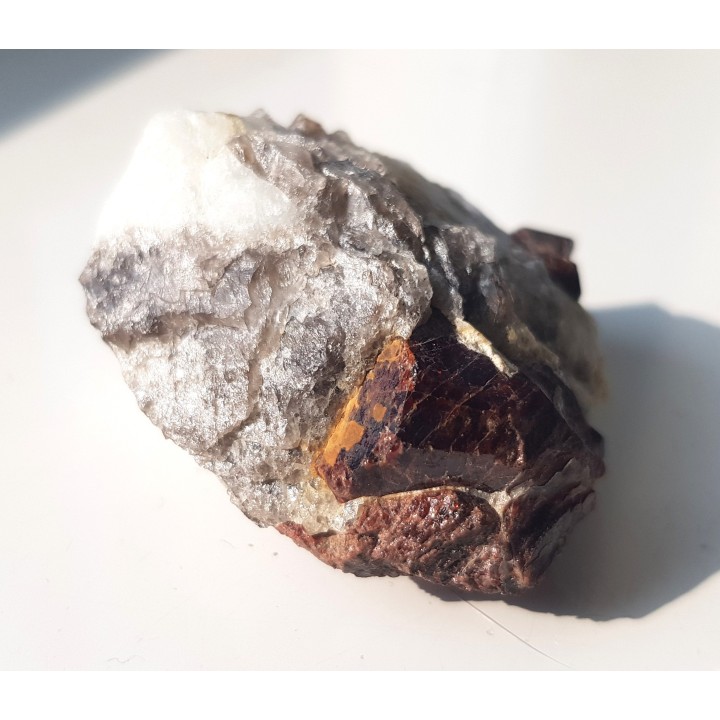 Duży, pięknie wykształcony granat w pegmatycie z Piławy Grn.