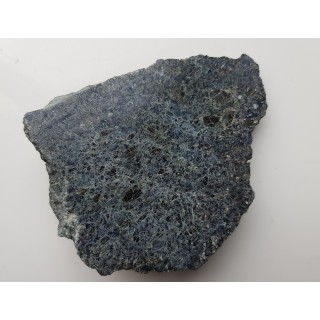 Wyraźnie niebieski okaz zmetamorfizowanego diabazu z Gór Kaczawskich