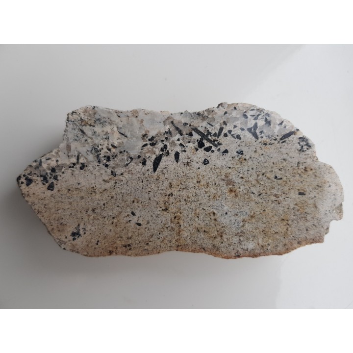 Polerowany okaz aplitu z góry Lisiec k. Strzegomia