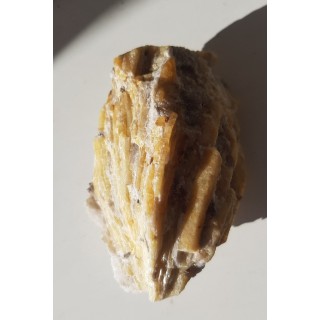 Wspaniały zrost żółtych kryształów berylu - "słońce berylowe"