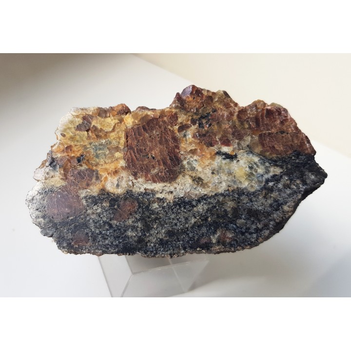 Granat z masywu Strzelina