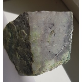 Fioletowo-zielony rodingit z Nasławic