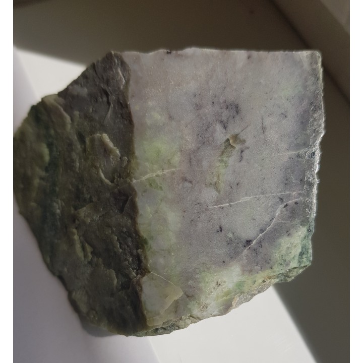 Fioletowo-zielony rodingit z Nasławic