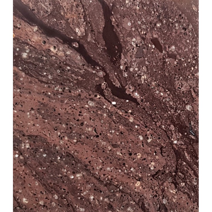 Okaz ryolitu z Gór Kaczawskich z iryzującymi skaleniami