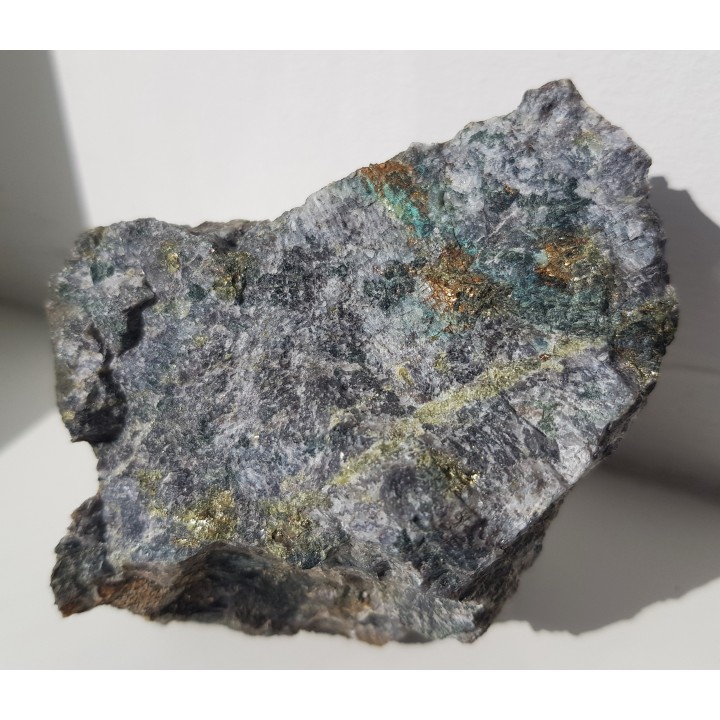 Skapolit i chalkopiryt w skarnie ze Svappavaary, Norrbotten (Szwecja)