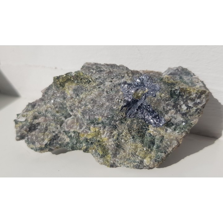 Skapolit, chalkopiryt i molibdenit w skarnie ze Svappavaary, Norrbotten (Szwecja)