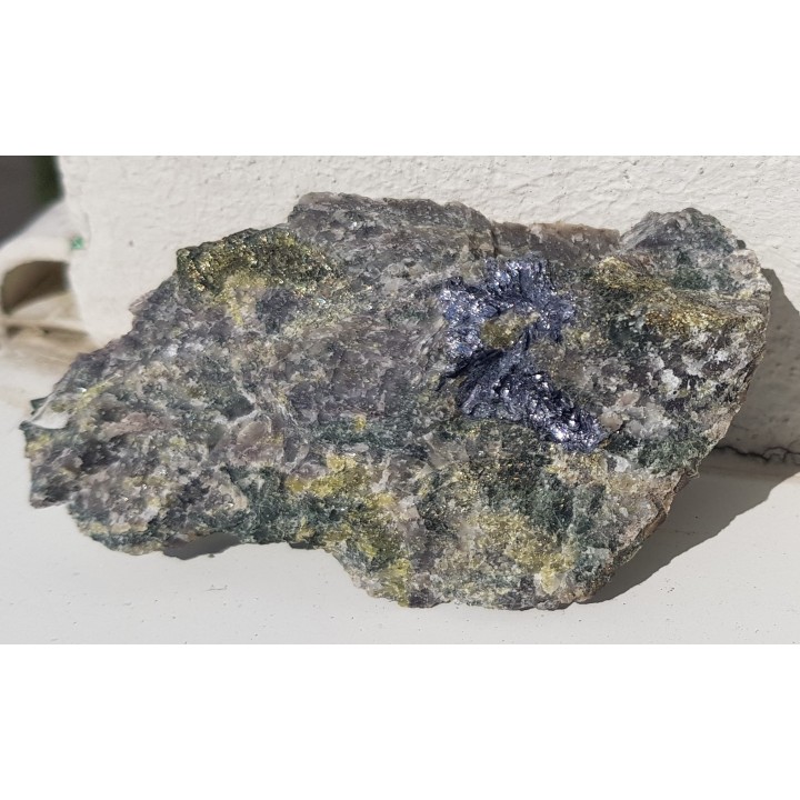 Skapolit, chalkopiryt i molibdenit w skarnie ze Svappavaary, Norrbotten (Szwecja)