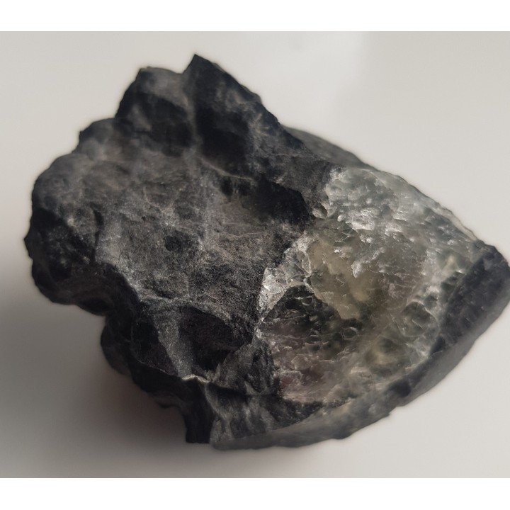 Prakryształ przezroczystego plagioklazu z bazaltu