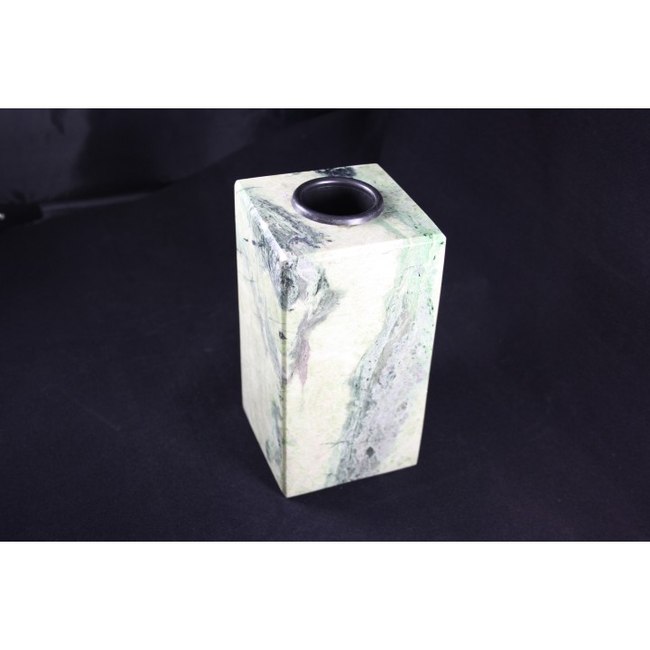 Wazon ozdobny z rodingitu