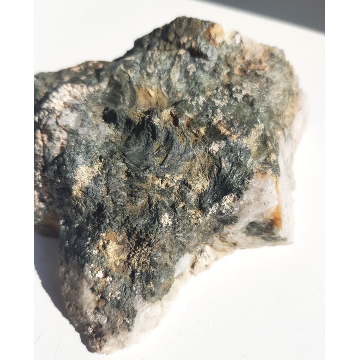 Wachlarzowe skupienia kryształów amfiboli z Kotliny k. Świeradowa Zdr.