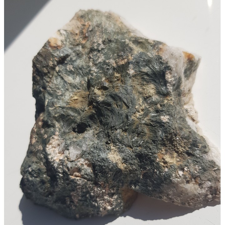 Wachlarzowe skupienia kryształów amfiboli z Kotliny k. Świeradowa Zdr.