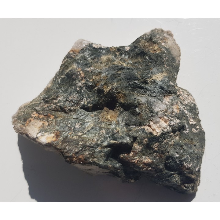 Wachlarzowe skupienia kryształów amfiboli z Kotliny k. Świeradowa Zdr.