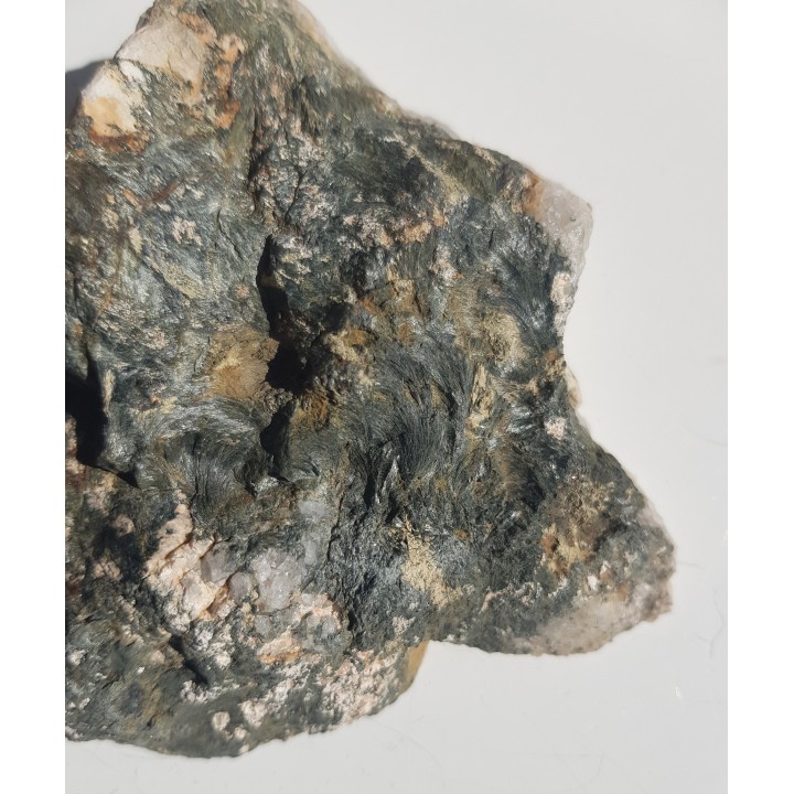 Wachlarzowe skupienia kryształów amfiboli z Kotliny k. Świeradowa Zdr.