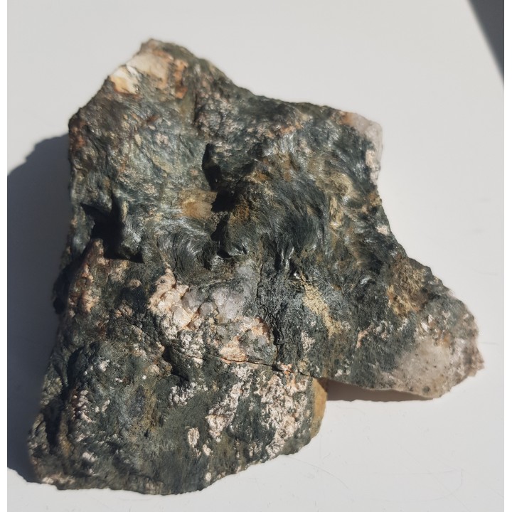 Wachlarzowe skupienia kryształów amfiboli z Kotliny k. Świeradowa Zdr.