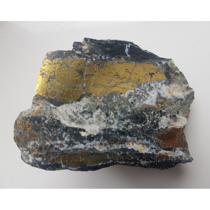 Polerowany fragment żyły kruszcowej z Miedzianki sudeckiej