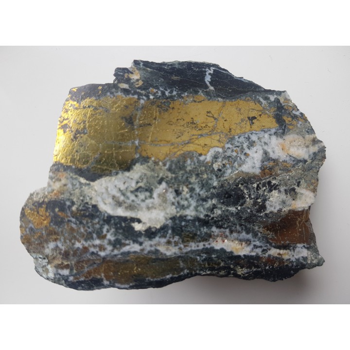 Polerowany fragment żyły kruszcowej z Miedzianki sudeckiej