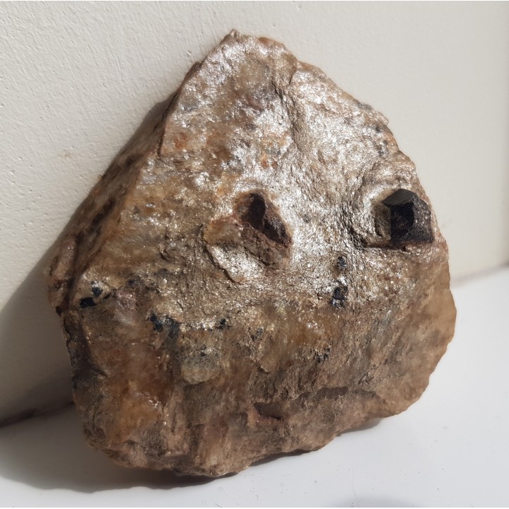 Duże kryształy - granat i staurolit oraz ilmenit w łupku mikowym z Głuchołaz