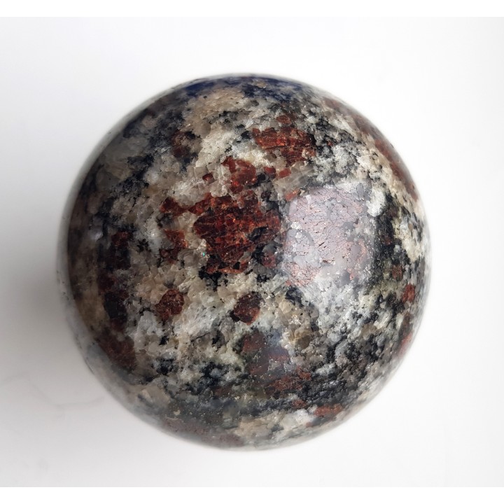 Kula z jasnego granulitu znad jeziora Inari w Finlandii